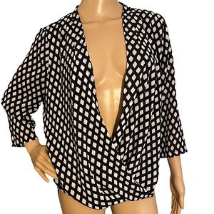 WHITE HOUSE BLACK MARKET | LOW CUT BLOUSE SZ 6